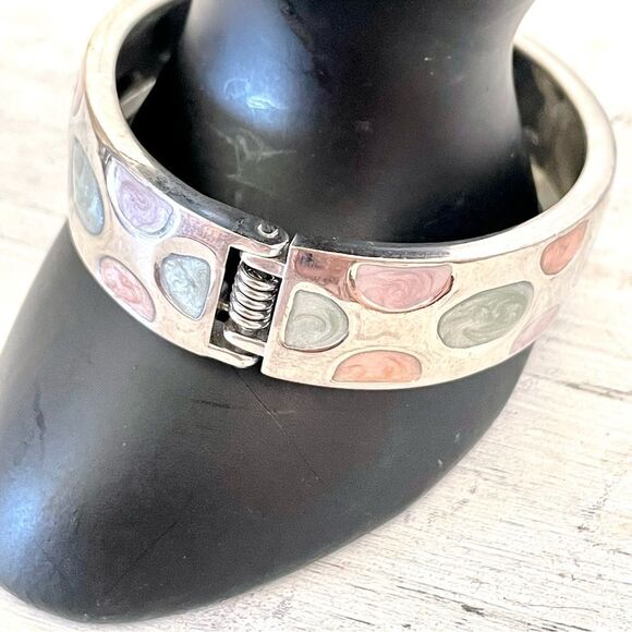 Silver tone colorful swirl spring bracelet - Picture 5 of 7